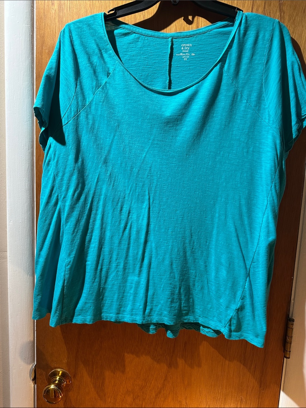 crown & ivy teal short sleeve scoop neck tee